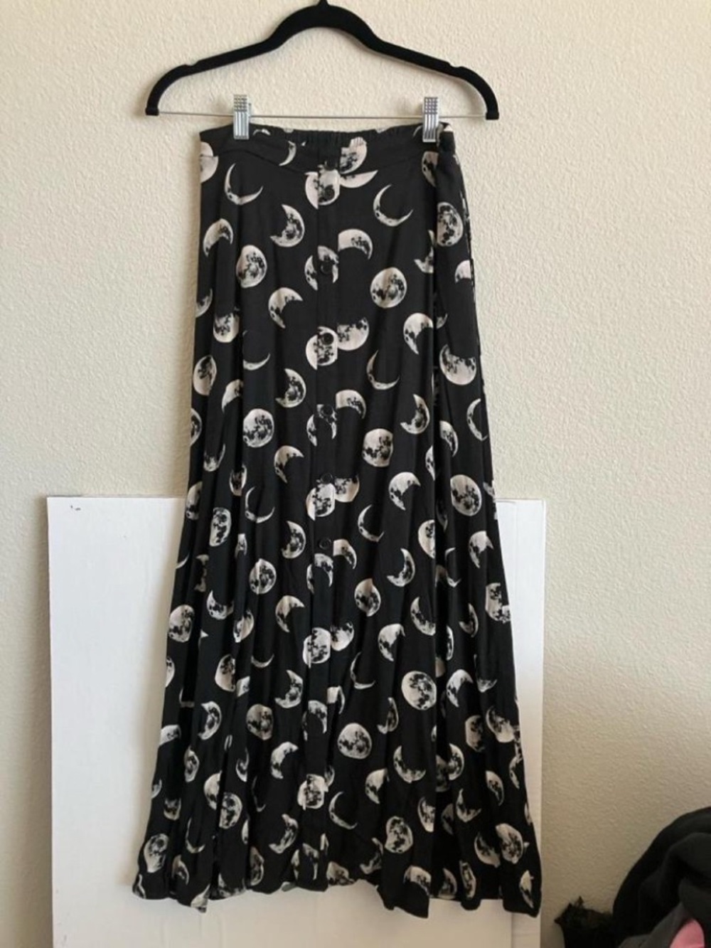 Black Moon-Print Pleated Maxi Skirt